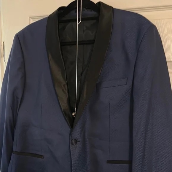 Sophisticated Blue and Black Suit - Picture 2 of 12